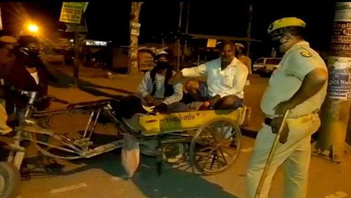 coronavirus lockdown three men going home bihar through rigged scooter engine by rickshaw kpt coronavirus lockdown three men going home bihar through rigged scooter engine by rickshaw kpt