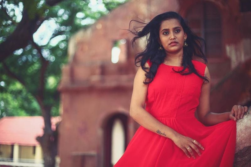 'திருமணத்திற்குமாப்பிள்ளை தேடிக் கொண்டிருக்கின்றேன்', நல்ல மாப்பிள்ளை, அழகான மாப்பிள்ளையாக யாராவது இருந்தால் தயவு செய்து என்னை காண்டாக்ட் செய்யுங்கள்’ என்று கலகலப்பாக கூறியுள்ளார்.