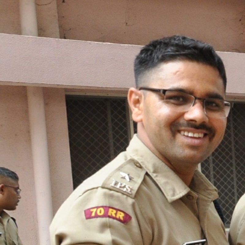 railway gang man turned ips prahalad meena rajasthan ips success story kpt
