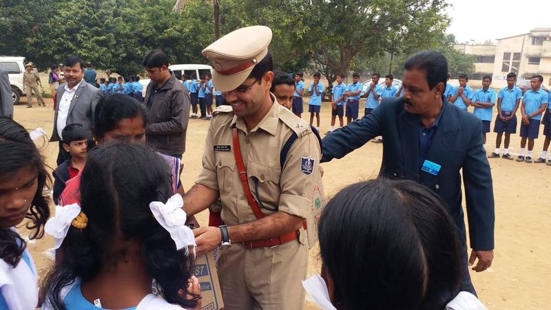 railway gang man turned ips prahalad meena rajasthan ips success story kpt