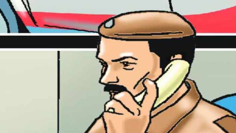पुलिस अधीक्षक कुमार आशीष ने मीडिया को बताया, “एक दिन मुझे सूरत से एक कॉल आया, कॉल उठाते ही वह व्यक्ति फ़ोन पर अभद्र गाली देने लगा। मैंने संयम नहीं खोया और मामले को पूरी तरह से समझने की कोशिश की तो पता चला कि नवादा के 8 मजदूर सूरत, गुजरात में फंसे हुए है और 3 तीन दिन से भूखे हैं। उन्होंने यह सोच कर गाली दी कि इसके बाद उन्हें जेल भेज दिया जायेगा और वहां दो वक़्त का भोजन तो मिलेगा।