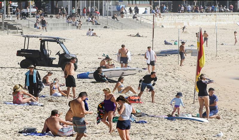crowd gathered on australian roads and beaches to enjoy during corona outbreak can help spread virus rapidly kph