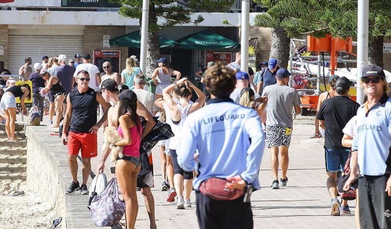 crowd gathered on australian roads and beaches to enjoy during corona outbreak can help spread virus rapidly kph