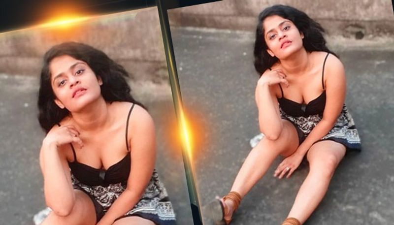 Actress Tithi Basu flaunts her retro saree look ADB
