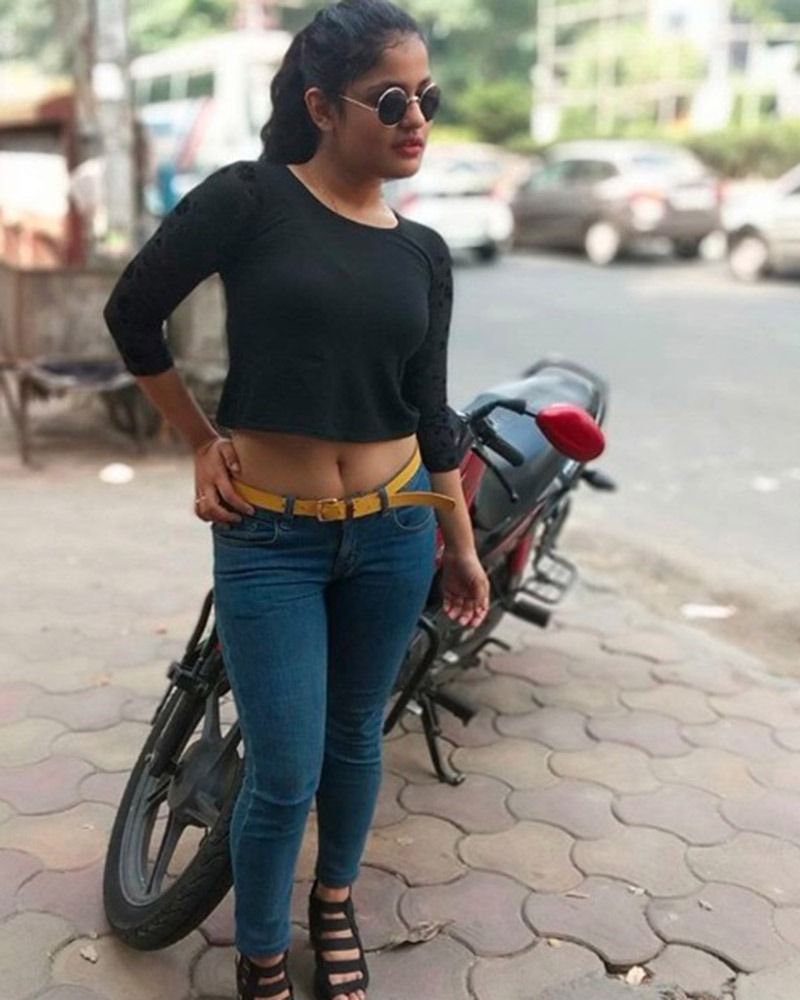 Actress Tithi Basu flaunts her retro saree look ADB