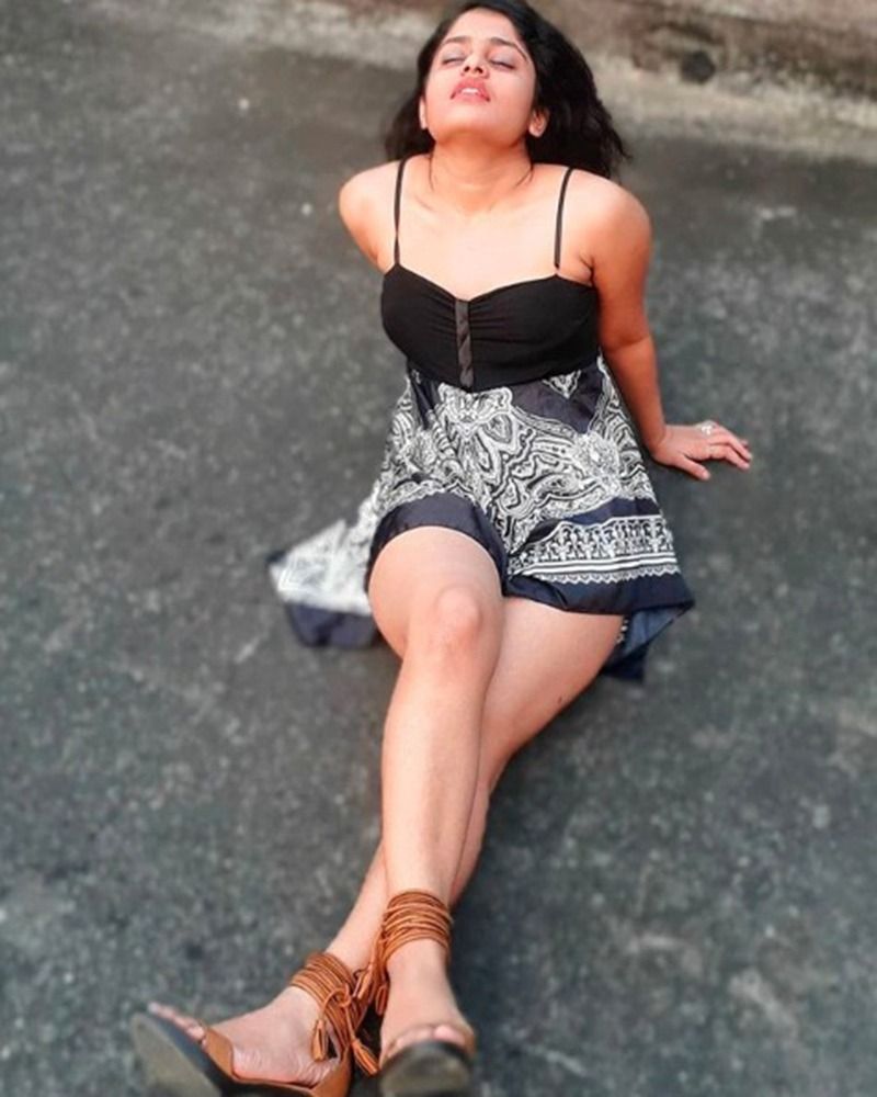 Actress Tithi Basu flaunts her retro saree look ADB