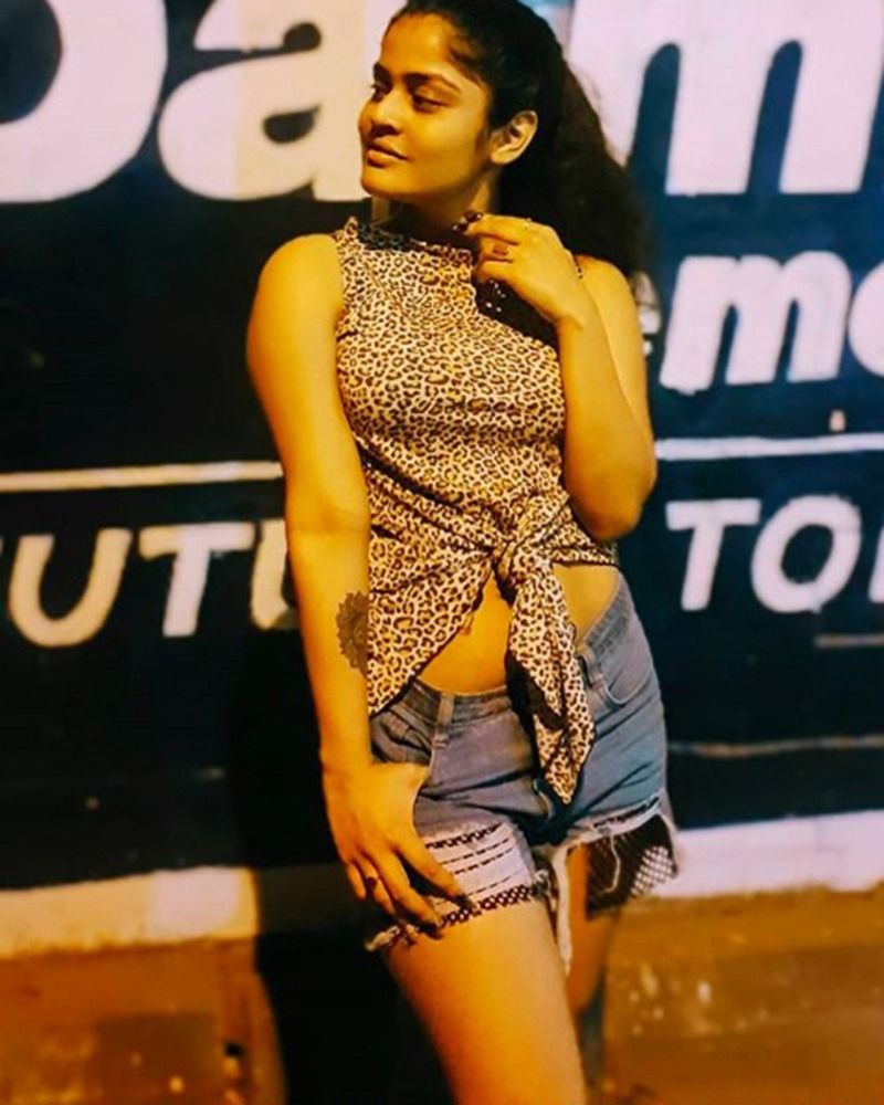 Actress Tithi Basu flaunts her retro saree look ADB