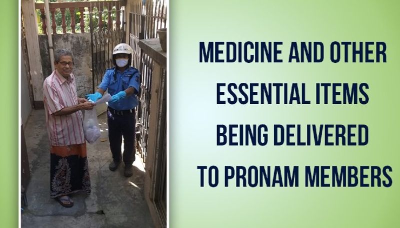 Police handed over the necessary items to the poor people in Lockdown situation in Kolkata