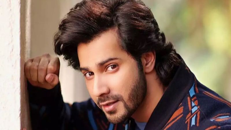 'স্টুডেন্ট অফ দ্য ইয়ার' ছবিতে বলিউডে অভিষেক ঘটেছিল বরুণ ধাওয়ানের।