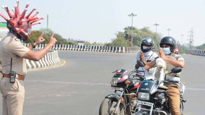 Chennai Cops Use "Coronavirus Helmet" To Raise Awareness On COVID-19 Chennai Cops Use "Coronavirus Helmet" To Raise Awareness On COVID-19