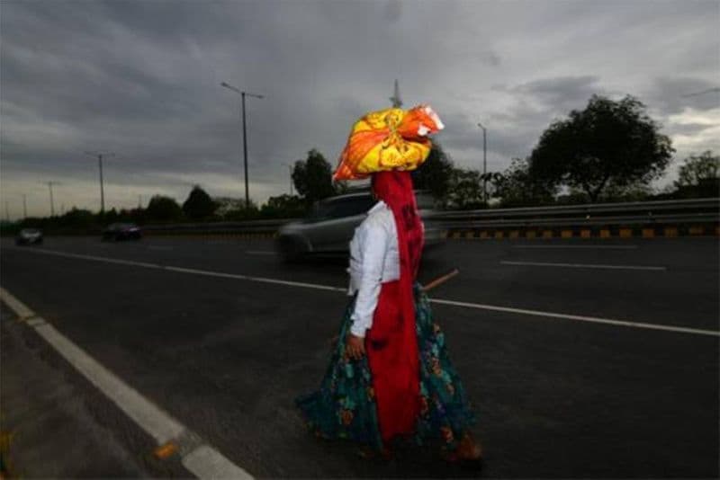 heartbreaking photos of poor indians forced to die in corona outbreak due to rich that came from abroad with virus kph