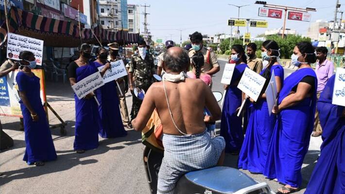 coronavirus: transgender helping hand to kurnool police coronavirus: transgender helping hand to kurnool police