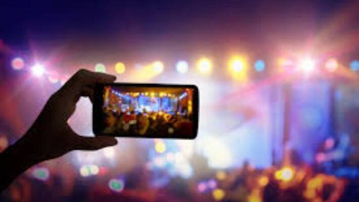 Facebook Introduces New Feature, Allows Non-users To Live Stream Video Amid Covid-19 Scare Facebook Introduces New Feature, Allows Non-users To Live Stream Video Amid Covid-19 Scare
