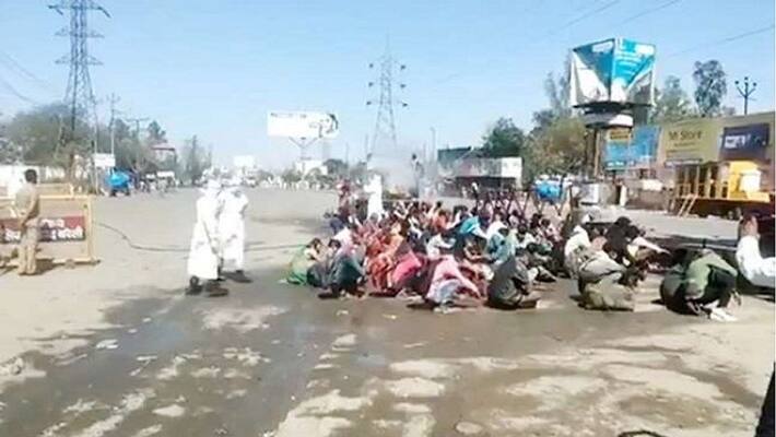 Spraying sanitizer on people sitting on the middle road,Priyanka tweeted from Mayawati, now investigation will be done asa Spraying sanitizer on people sitting on the middle road,Priyanka tweeted from Mayawati, now investigation will be done asa