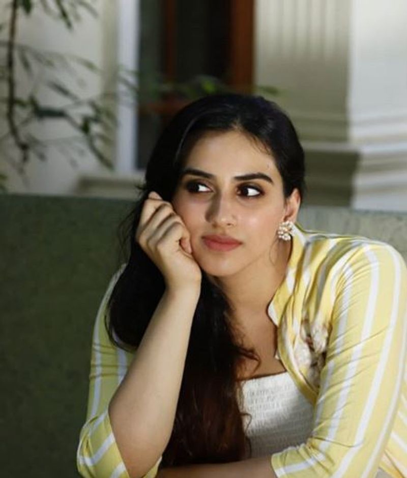 Malavika Jayaram Photo Gallery
