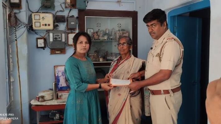 Elderly woman from Hooghly donates 50 thousand rupees in Corona relief fund Elderly woman from Hooghly donates 50 thousand rupees in Corona relief fund