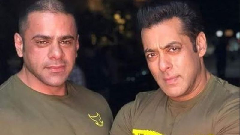 रिपोर्ट्स की मानें तो इंदौर निवासी और सलमान के पिता सलीम खान के चचेरे भाई मतीन खान का कहा कि अब्दुल्लाह खान को बॉडी बिल्डिंग का बेहद शौक था। यूं तो वो बेहद हट्टे-कट्टे थे, मगर उन्हें डायबिटीज की शिकायत थी।