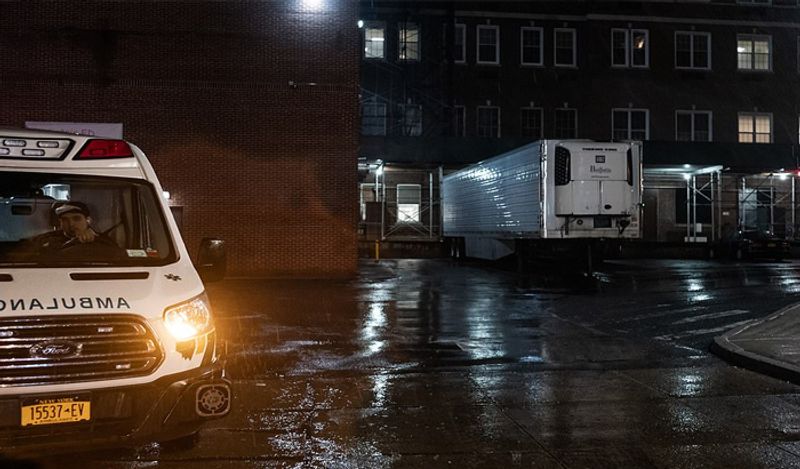 shocking photos of american corona virus dead bodies loaded in refrigerated trucks kph