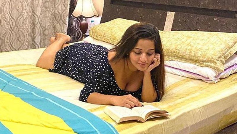 वैसे, सभी स्टार्स की तरह ही मोनालिसा भी फैमिली के साथ घर में ही टाइम स्पेंड कर रही हैं। इससे पहले उन्होंने पति विक्रांत और सास के साथ फोटो भी शेयर की थी।
