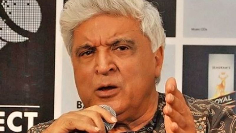 इस पर जावेद अख्तर ने जवाब देते हुए लिखा, 'कुछ सामान्य बुद्धि और धैर्य रखो भाई, क्या आप ये नहीं देखना चाहते कि वे इस अनुरोध पर कैसी प्रतिक्रिया देते हैं। कम से कम मैं तो ये जानने के लिए उत्सुक हूं।'