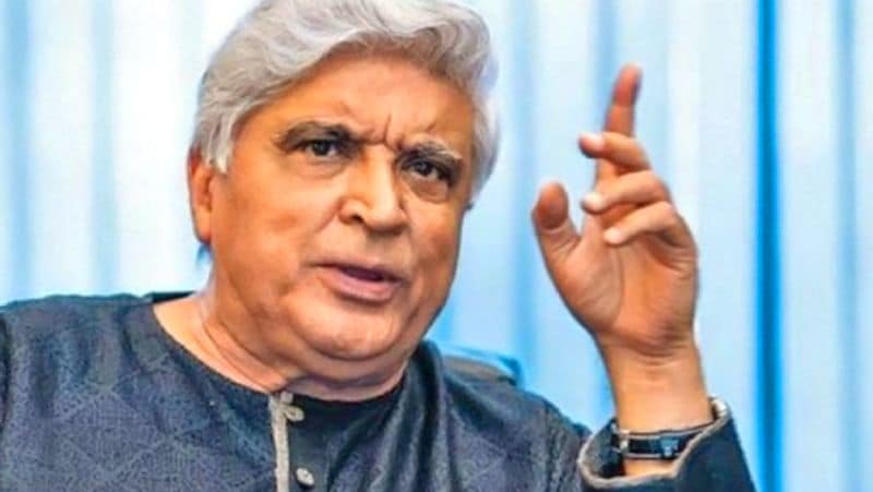 एक यूजर ने कमेंट करते हुए पूछा, 'फतवा क्यों, सरकार ने पहले ही तालाबंदी के आदेश दे दिए थे। क्या सरकार का आदेश लोगों के लिए मान्य नहीं है?'