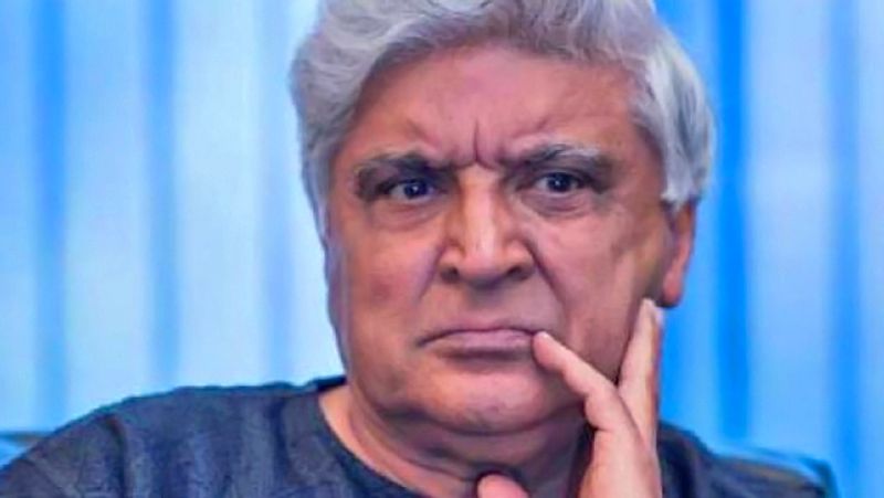 जावेद अख्तर ने ट्वीट में लिखा, 'अल्पसंख्यक आयोग के पूर्व अध्यक्ष ताहिर महमूद ने दारुल उलूम देवबंद से एक फतवा जारी कर कोरोना संकट के रहने तक सभी मस्जिदों को बंद करने का आदेश देने के लिए कहा है। मैं उनकी मांग का पूरी तरह से सपोर्ट करता हूं। अगर काबा और मदीना की मस्जिदें बंद हो सकती हैं, तो भारतीय मस्जिदें क्यों नहीं?'