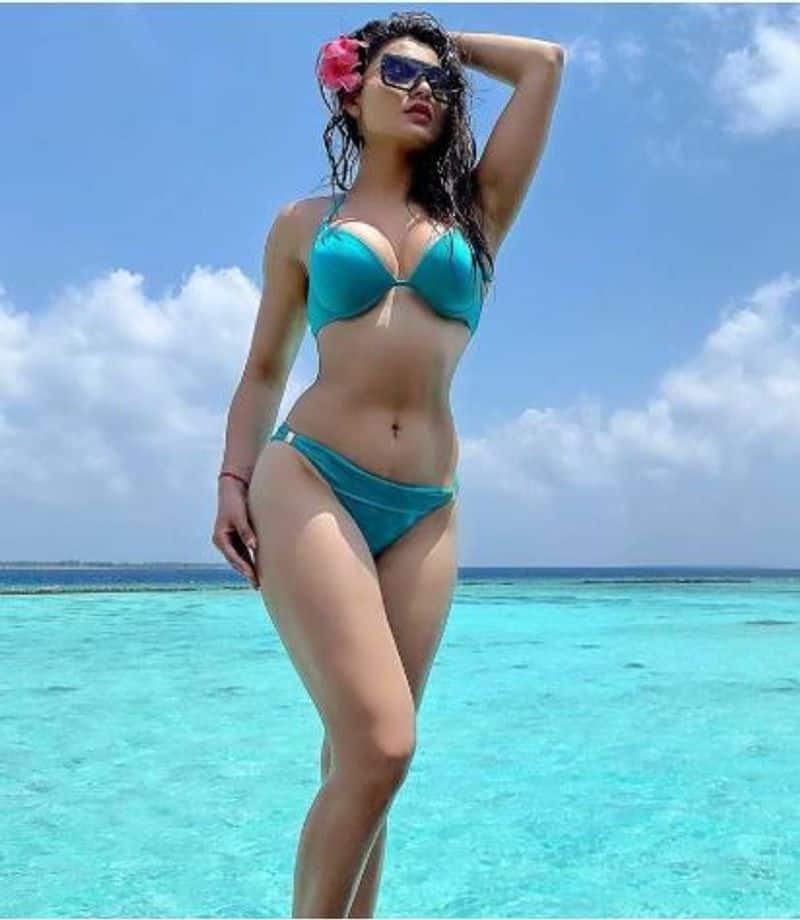 Actress Urvashi Rautala Share Hot Photo in His Instagram