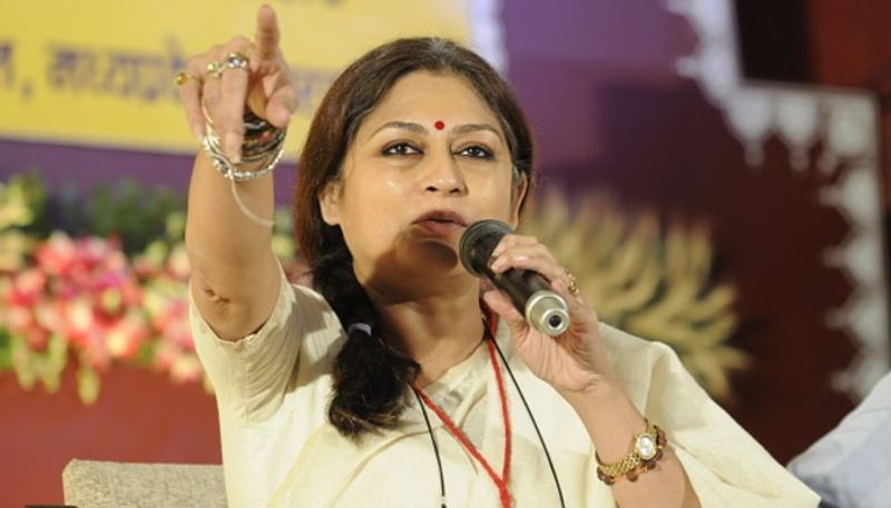 স্বামীর জন্য নিজের কেরিয়ার ছেড়ে কলকাতায় চলে এসেছিলেন রূপা। তারপরও নিত্যদিনেক কলহ থেকে মুক্তি পাননি অভিনেত্রী। শেষমেষ অভিনেত্রী আত্মহত্যার পথ বেছে নিয়েছিলেন রূপা।