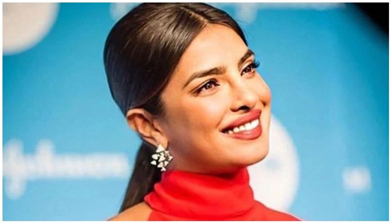 actress priyanka chopra help american school students