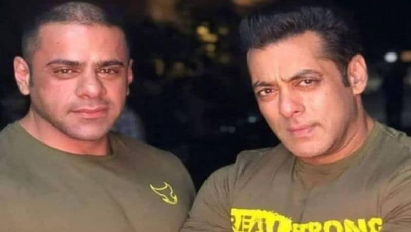 अब्दुल्ला के निधन पर सलमान खान के मैनेजर जोर्डी पटेल ने कहा कि गंभीर लंग इंफेक्शन होने के बाद अब्दुल्ला को दिल का दौरा पड़ा था। सलमान पनवेल के फार्महाउस में हैं, इसलिए वे ट्रैवल नहीं कर सकते।