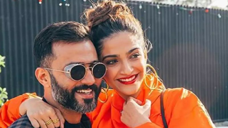 वर्क फ्रंट पर बात करें तो सोनम को आखिरी बार 'जोया फैक्टर' में देखा गया था। सोनम सुजॉय घोष की अगली फिल्म में दिखाई देंगी। रिपोर्ट्स की मानें तो इस फिल्म का टाइटल 'ब्लाइंड' होगा।