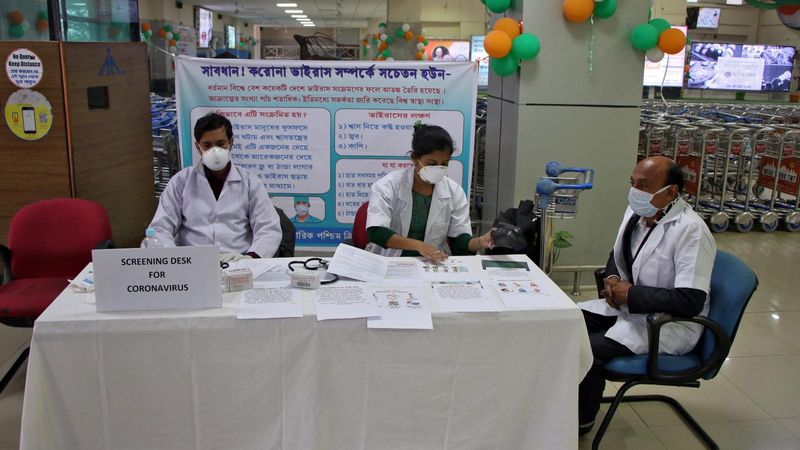 क्या HIV की दवा से ठीक हो रहे मरीज: विशेषज्ञों के मुताबिक, एचआईवी और कोरोना वायरस में एक जैसा मॉलिक्युलर स्ट्रक्चर है। ऐसे में ये एंटी ड्रग दिए जा सकते हैं। जयपुर के सवाई मान सिंह अस्पताल में एचआईवी एंटी ड्रग देकर तीन मरीजों को ठीक किया गया।
