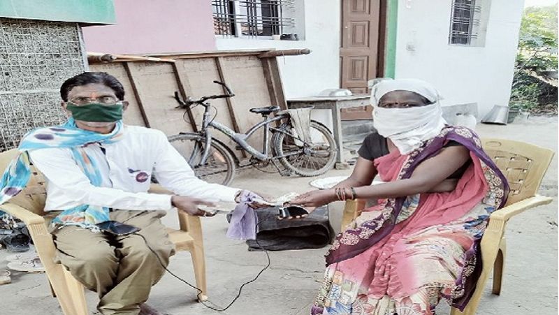 इस योजना का लाभ लेने के लिए बस आपका बैंक अकाउंट खाता आधार और मोबाईल नंबर से लिंक होना चाहिए। इसमें एक दिन में अधिकतम दस हजार रूपये निकाले जा सकते हैं। इसके लिए किसी भी प्रकार का चार्ज नहीं लिया जाएगा।