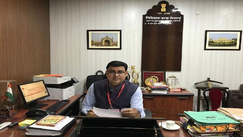 डाक निदेशक कृष्ण कुमार यादव ने बताया कि इंडिया पोस्ट पेमेंट बैंक के माध्यम से विभिन्न सरकारी योजनाओं में सहायता राशि लाभार्थियों को उनके घर पर प्रदान की जा रही है।