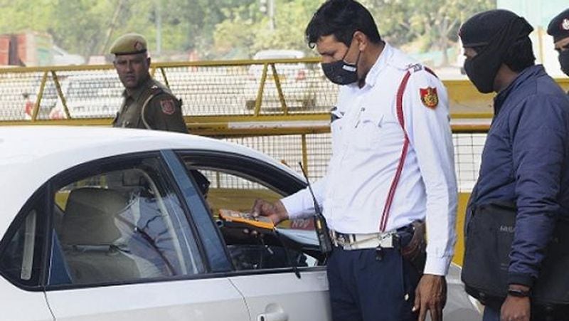 सेंट्रल रेंज के एक पुलिसकर्मी ने बताया कि ड्यूटी से घर जाने के बाद वह आजकल अपने कपड़े खुद ही धोते हैं। कुछ पुलिसकर्मियों को इस बात भी शिकायत थी कि इतने कठिन समय में ड्यूटी पर तैनात रहने के बावजूद डिपार्टमेंट उनकी सेहत का ख्याल नहीं रख रहा और उनके रेगुलर चेकअप की कोई व्यवस्था नहीं की गई है। उनकी मांग थी कि उनकी भी रोज स्क्रीनिंग होनी चाहिए।