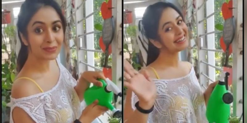 কোয়ারেন্টাইনে বই পড়ে সময় কাটানো গেলে আর কিছুর দরকার হয় না বলেই মনে করেন অভিনেত্রী।