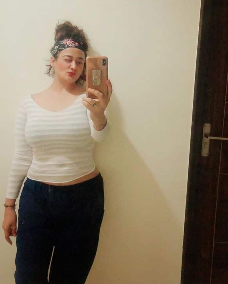 Actress Kiran Hot Naval Showing Selfie Photo Going Viral