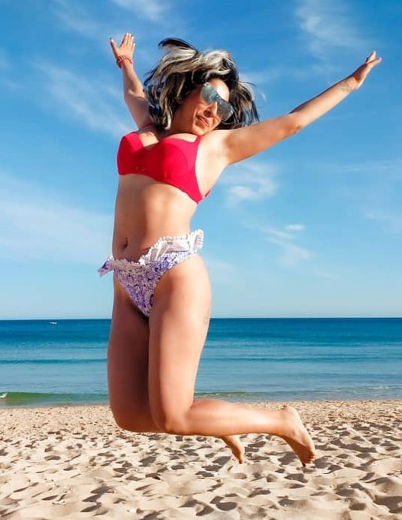 Bollywood Singer Neha Bhasin Photos