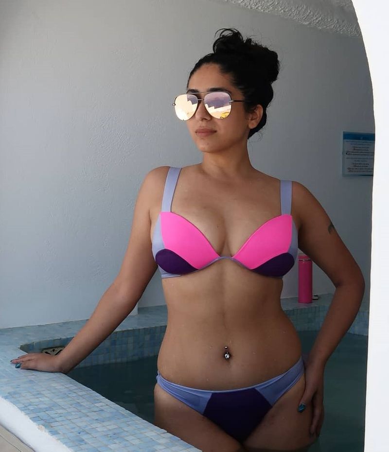 Bollywood Singer Neha Bhasin Photos