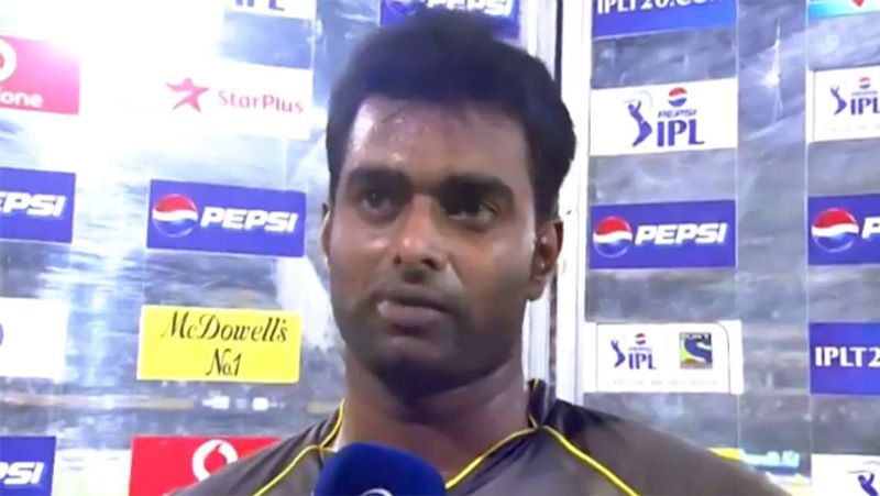 आनंद राजन ने मध्यप्रदेश के लिए रणजी क्रिकेट में अपना योगदान दिया है और IPL में भी उन्होंने सनराइजर्स हैदराबाद के लिए क्रिकेट खेला है।