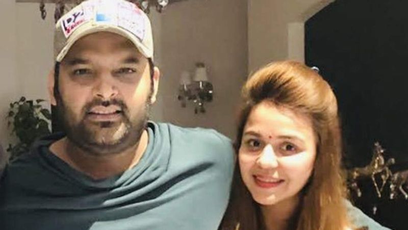 उस वक्त कपिल शर्मा के परिवार की आर्थिक स्थिति बहुत खराब थी। इसे सुधारने के लिए कॉमेडियन ने टेलीफोन बूथ में भी काम किया था। कपिल शर्मा के जीवन में बदलाव लेकर आया साल 2006. इस साल कपिल ने कॉमेडी शो 'हंस दे हंसा दे' में हिस्सा लिया था और अपने पहले शो के बाद भी कपिल का संघर्ष जारी रहा।