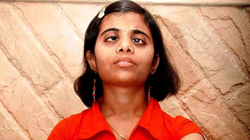 प्रांजल भी अपनी मेहनत से मिले पद को प्राप्त करके समाज को नई दिशा देना चाहती थी। रेलवे विभाग के बताये कारण से प्रांजल असंतुष्ट जरूर थी लेकिन उसने हार नहीं मानी। जीवन ने उसके आगे समय-समय पर मुसीबतों के पहाड़ खड़े किये है लेकिन उसने हिम्मत नहीं हारी। उन्हें अपनी आंखों की रोशनी खो जाने की कहानी भी याद आई। जब वो 6 साल की थी और एक दिन स्कूल में बच्चे के हाथ से उसकी एक आंख में पेंसिल चुभ गई। उस हादसे ने प्रांजल की एक आंख छीन ली, अभी वो तकलीफ़ कम भी नहीं हुई थी कि साल भर बाद साइड इफेक्ट ने दूसरी आंख की भी रौशनी खत्म ही गई।
