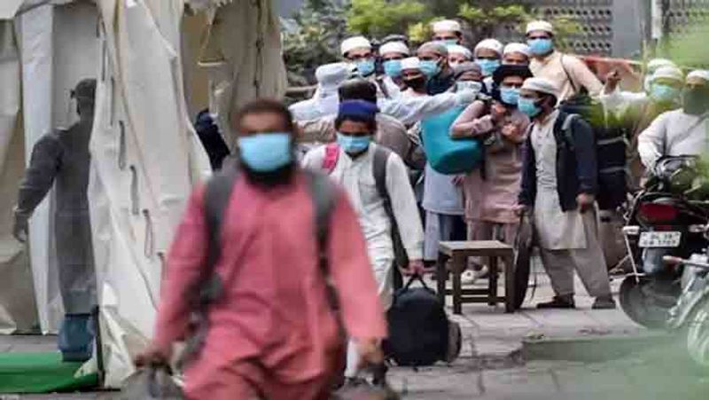 मुख्यमंत्री योगी आदित्यनाथ ने अपने आवास पर टीम-11 के अधिकारियों के साथ बैठक की। जिसमें उन्होंने कहा कि इस बात का ध्यान रखा जाए कि जमात के लोगों की गलतियों का खामियाजा आम लोगों को न भुगतना पड़े। मुख्यमंत्री योगी ने कहा कि मानवता के खिलाफ किसी भी तरह की साजिश बर्दाश्त नहीं की जाएगी। जिन लोगों ने मानवता खिलाफ जाकर कार्य किया है, उन्हें कार्रवाई का सामना करना पड़ेगा।