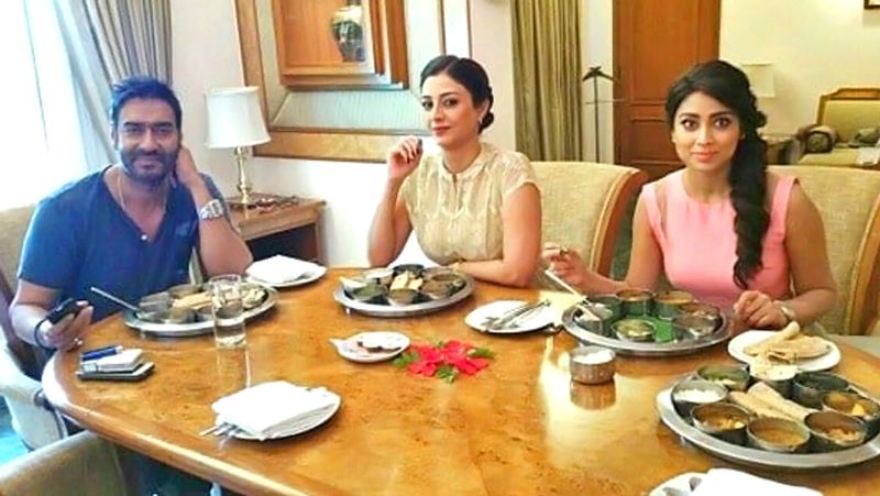 वोदका मेरी ड्रिंक है। मैं इसे हर रात पानी और आइस के साथ लेता हूं। जब मैं यंग था तब मैं रम पीता था, क्योंकि वो काफी सस्ती थी। हालांकि मेरे पिता को ये नहीं पता था।