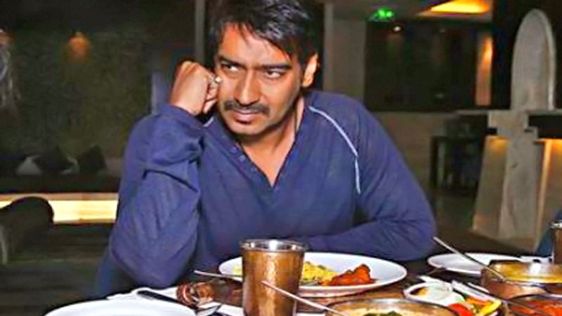 ऐसा है डाइट प्लान : ब्रेकफास्ट में लो फैट मिल्क या 4 अंडे (व्हाइट), ऑरेंज जूस, ब्राउन ब्रेड और रोस्टेड चिकन। स्नैक्स में प्रोटीन शेक या फिर 2 अंडे (व्हाइट)। लंच में 5 रोटी, सलाद, सीजनल सब्जी, दाल-चावल, बॉयल्ड फिश। डिनर में रोस्टेड चिकन और वेजीटेबल सूप।