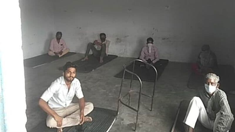गोरखपुर में भी दो दर्जन से अधिक स्कूलों में कई लोगों को क्वारंटाइन किया गया है। इन स्कूलों में रुकने वाले लोगों के लिए ग्राम प्रधान व जिला प्रशासन की ओर से सभी जरूरी आवश्यक वस्तुएं उपलब्ध कराई गई हैं। 14 दिन के क्वारंटाइन पीडिएड में ये किसी से न मिलें इसका ध्यान रखा जा रहा है।