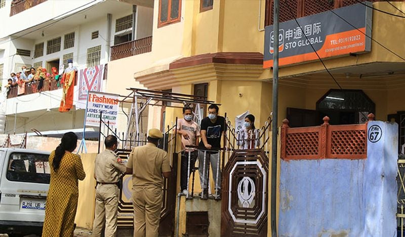 जिन इलाकों में संदिग्ध हैं, वहां खास निगरानी रखी जा रही है।