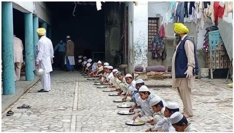 Gurdwara feeds Madarsa students in Malerkotla Punjab during covid 19 lock down