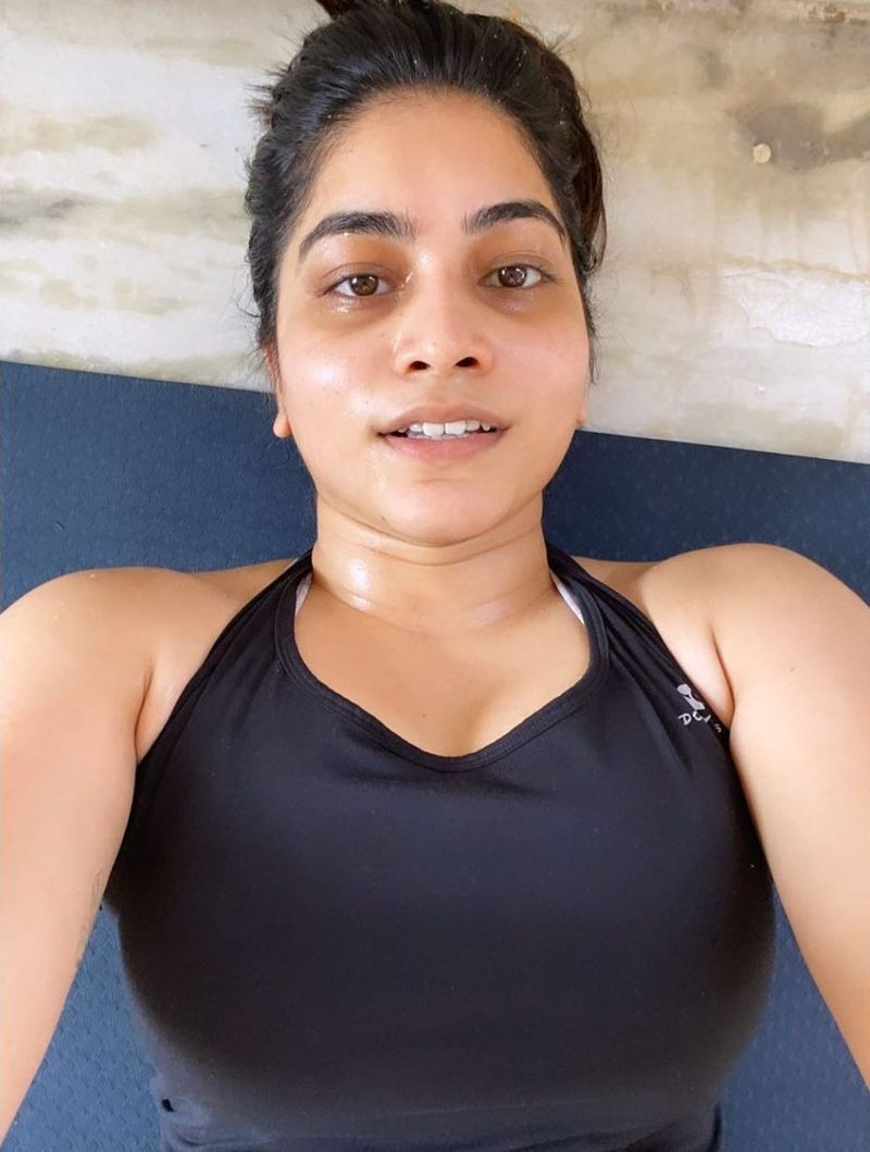 Punarnavi Bhupalam hot yoga pics