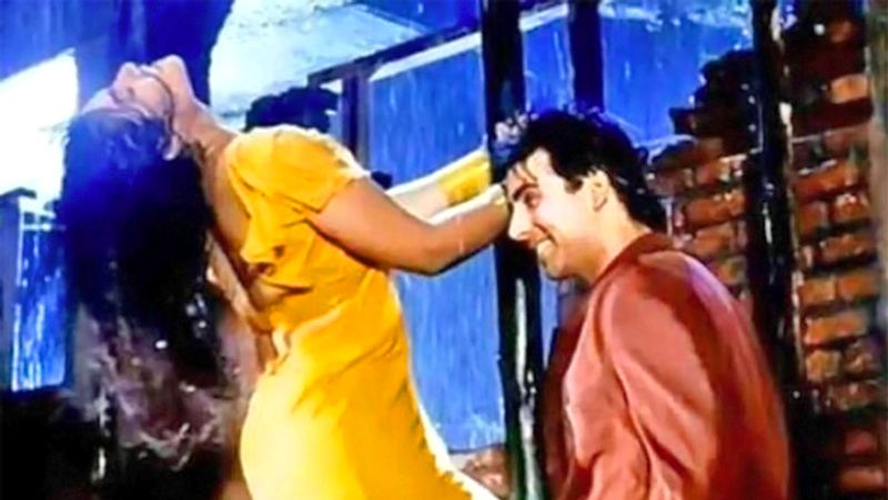মোহরা ছবির শ্যুটিংয়ের সময় রবীনা-অক্ষয়ের প্রেমালাপ তুঙ্গে। সেসব যদিও এখন অতীত।